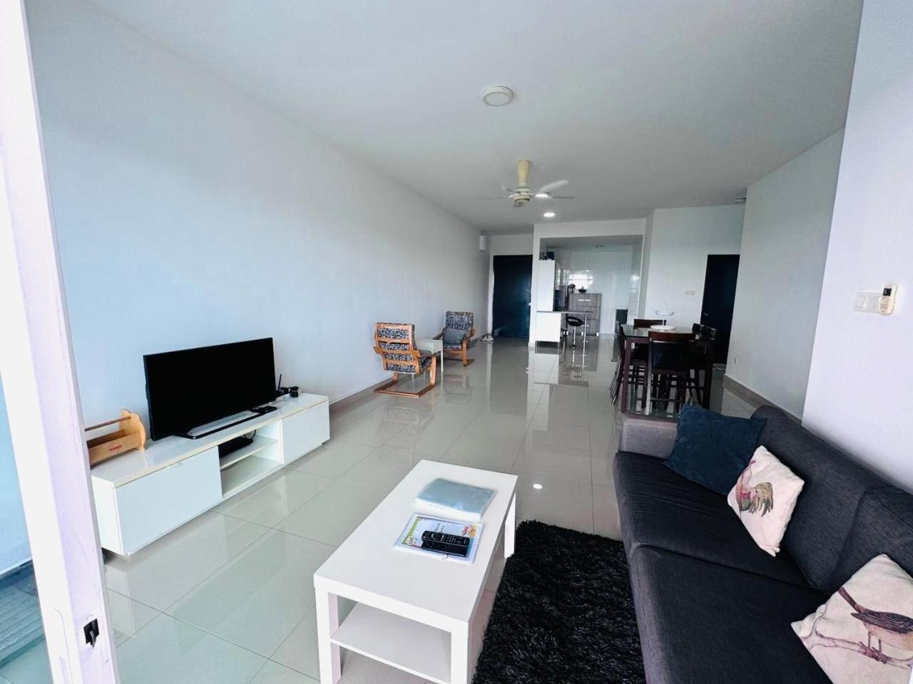 Sandakan Spacious And Comfortable Pool View Condo Exteriör bild