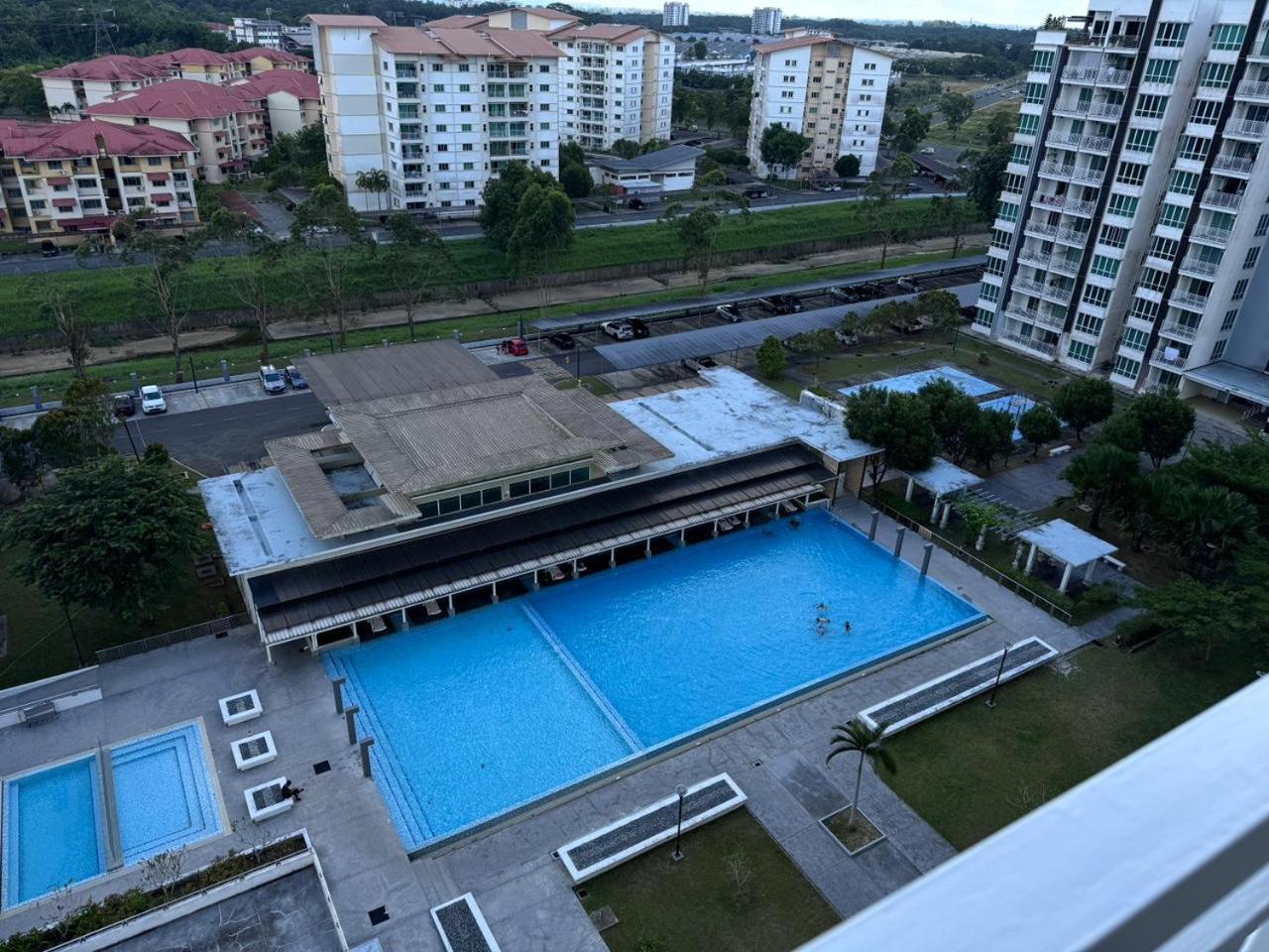 Sandakan Spacious And Comfortable Pool View Condo Exteriör bild
