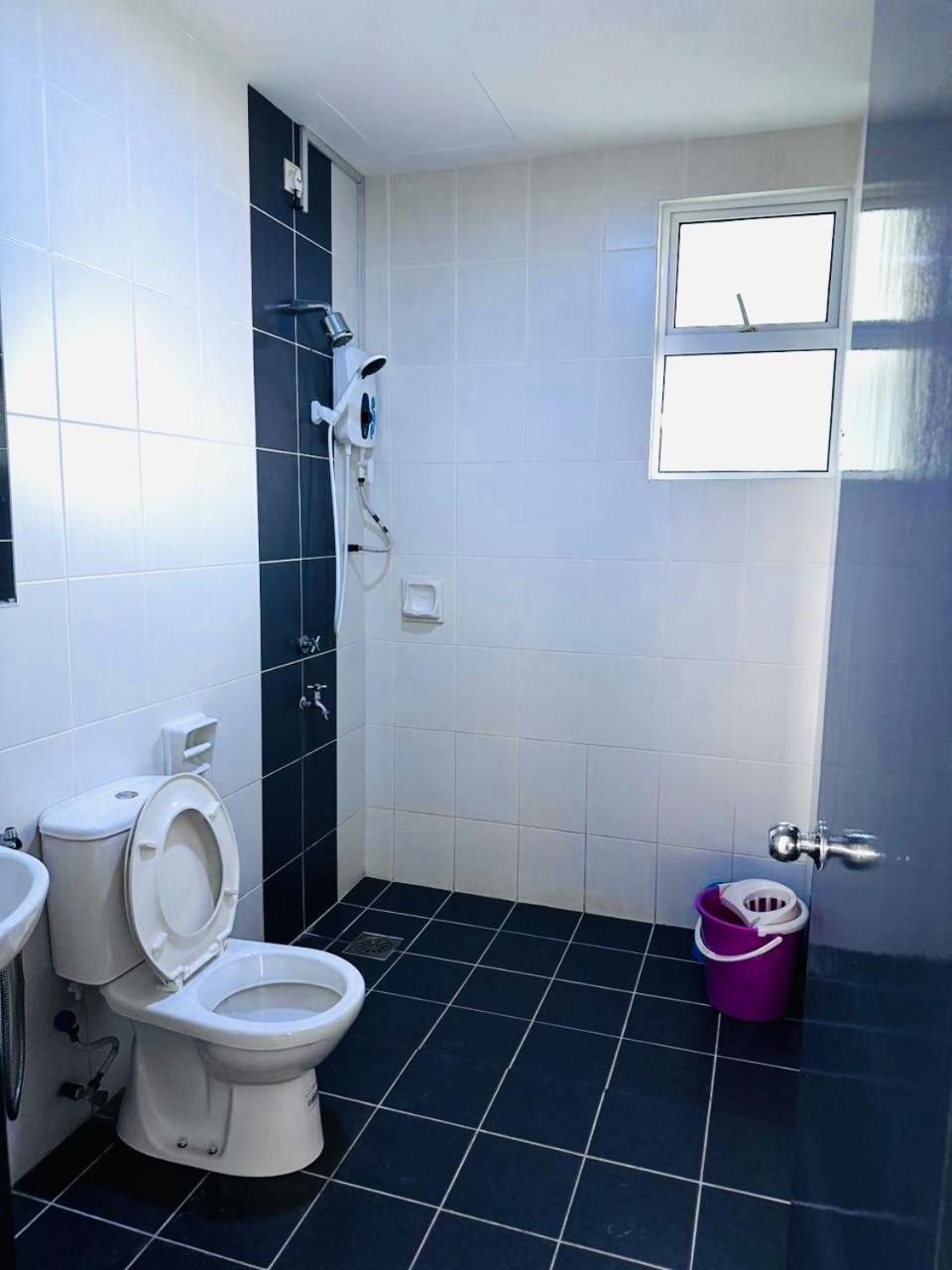 Sandakan Spacious And Comfortable Pool View Condo Exteriör bild
