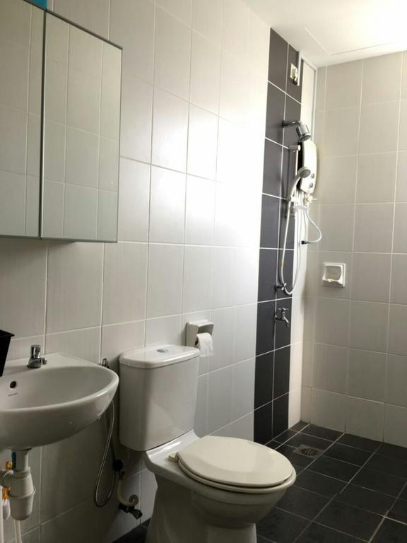 Sandakan Spacious And Comfortable Pool View Condo Exteriör bild